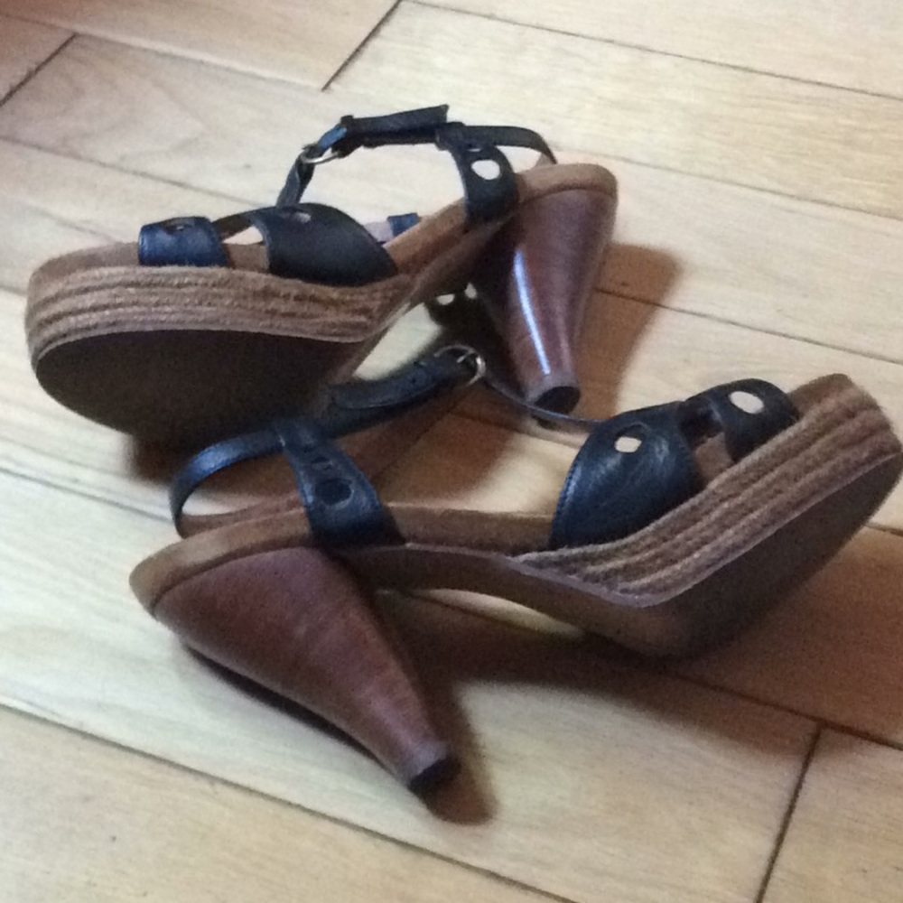 Nearly new Biviel black sandals size 8